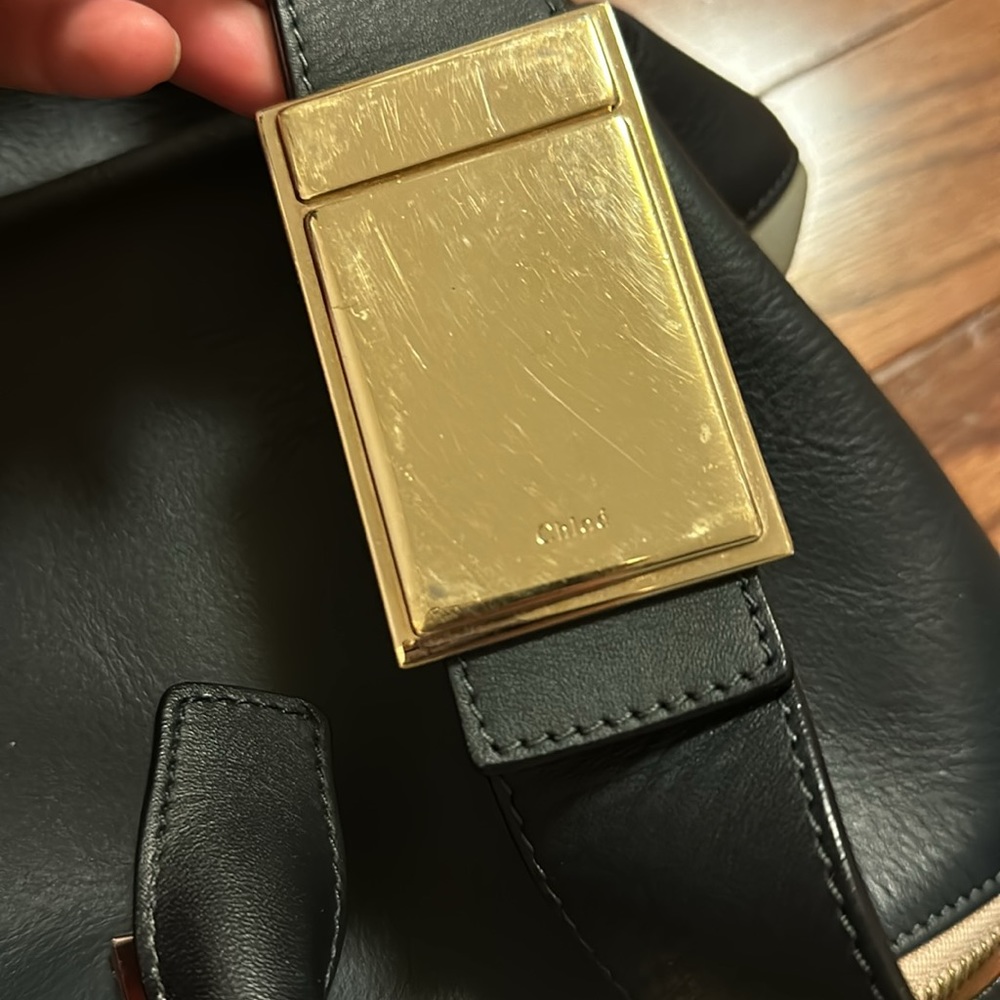 Chloé Cream Leather Shoulder Bag with Black Strap and Gold Hardware - Picture 6 of 12